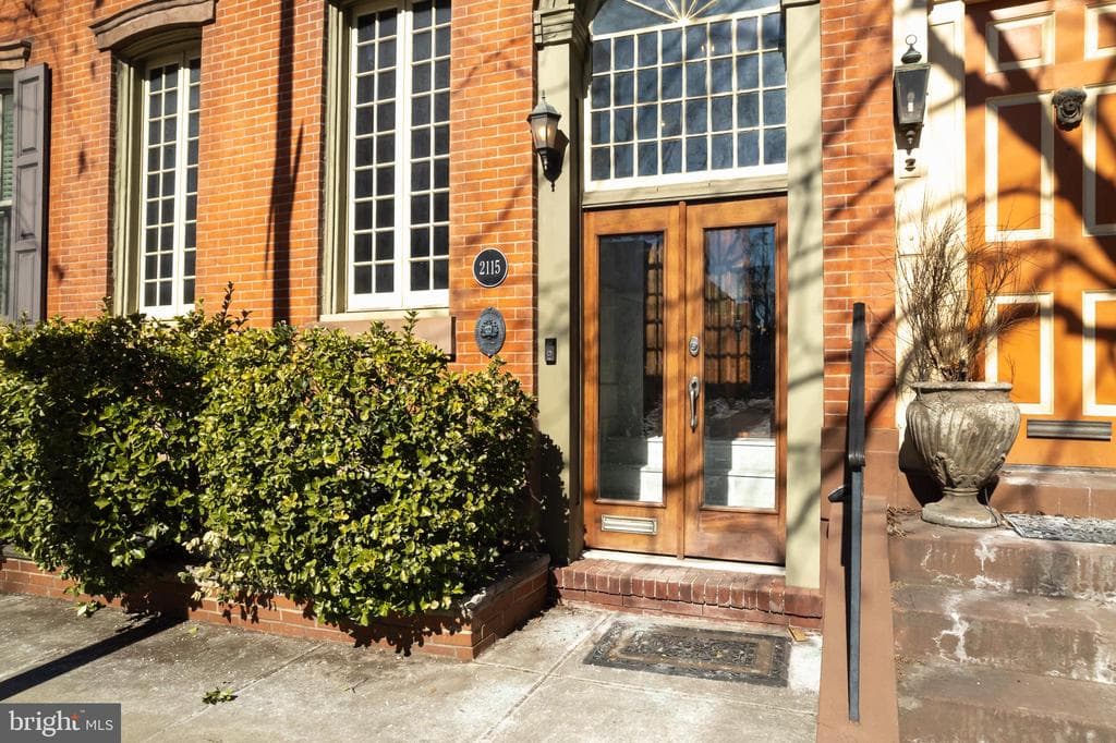 2115 Pine Street photo 1
