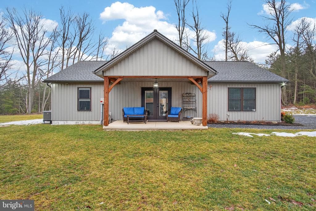 885 Peach Ridge Road photo 1