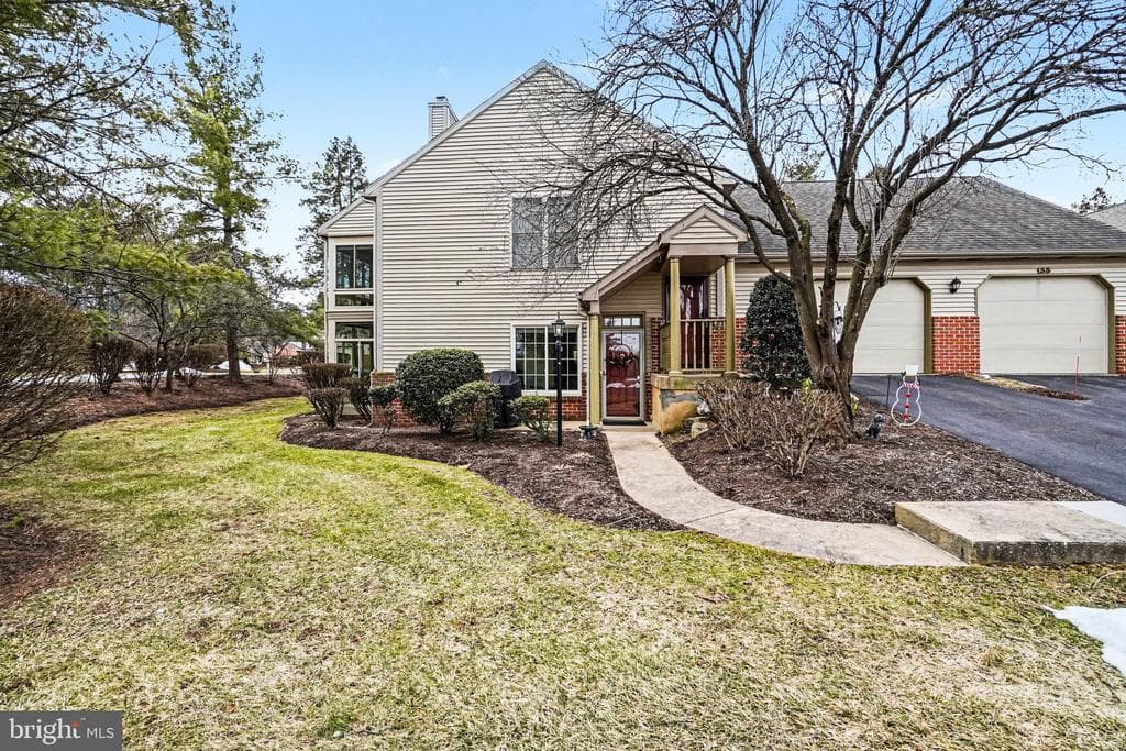 33 Sterling Court photo 1