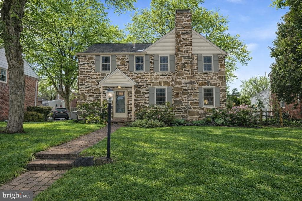 216 Heatherwood Road photo 1
