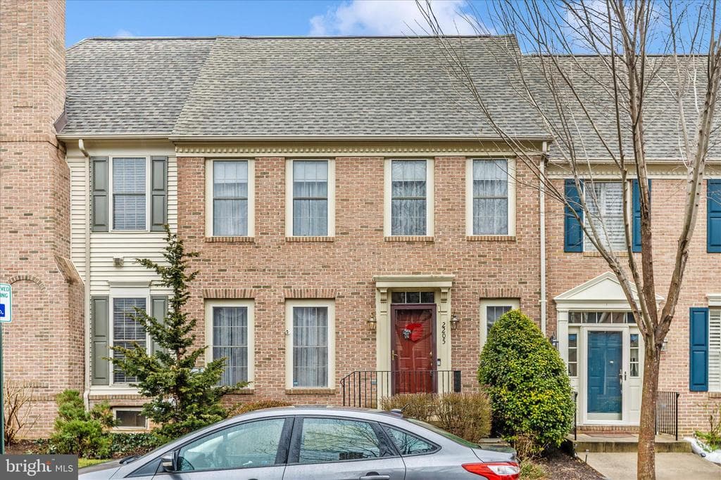 2205 Garden Lane photo 1