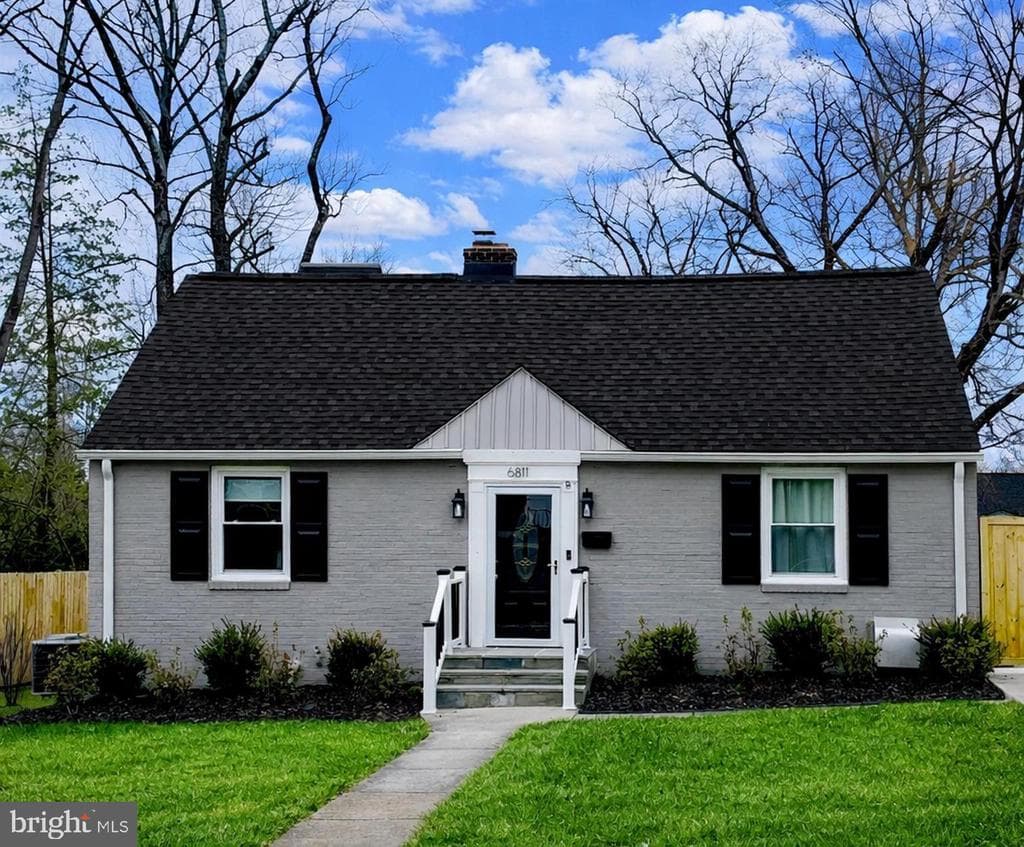 6811 Jackson Avenue photo 1