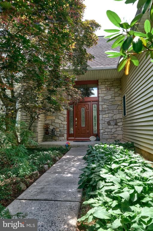 905 Pebble Lane photo 1