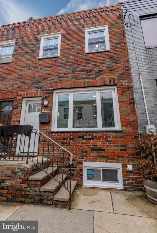 1828 Hoffman Street photo 1