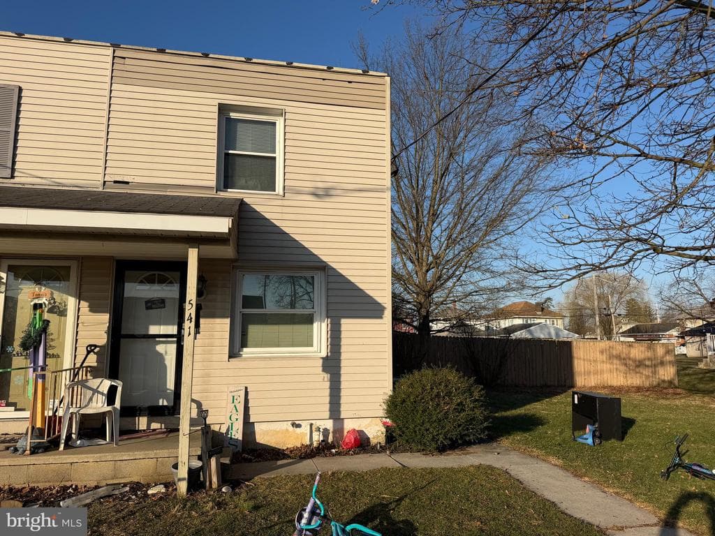 541 N Lincoln Street photo 1
