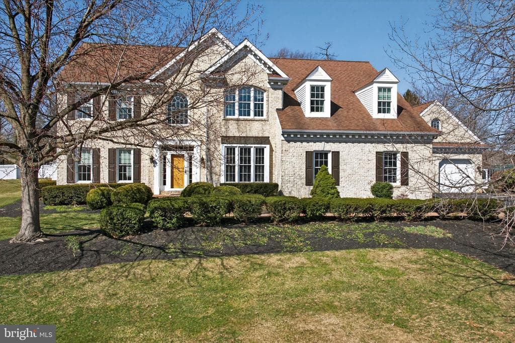 1137 Oakmont Drive photo 1