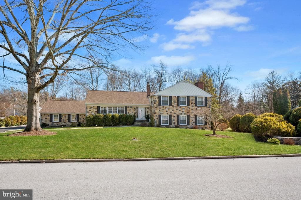 1721 Sherwood Circle photo 1