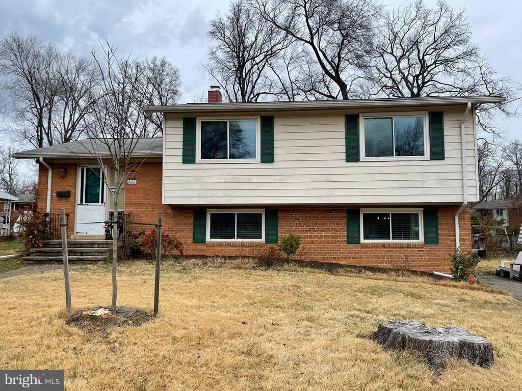 7407 Sweetbriar Drive photo 1