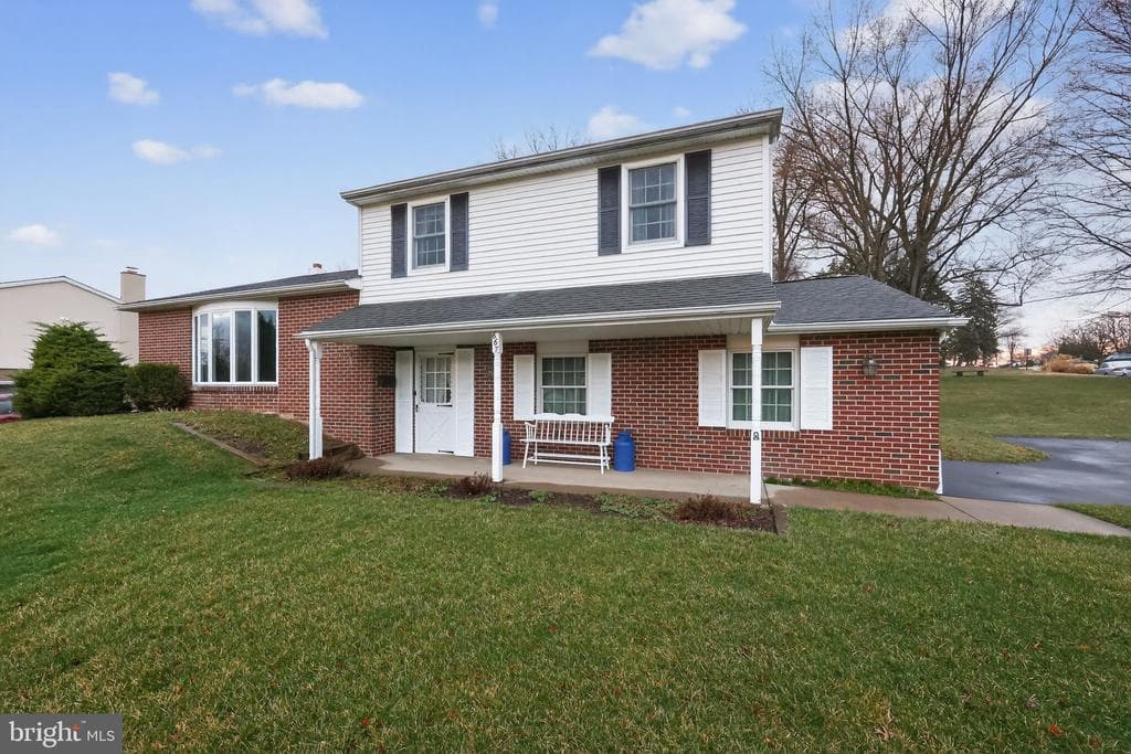 667 Lily Road photo 1