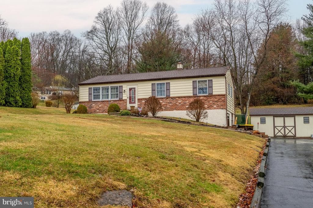 589 Neiman Road photo 1
