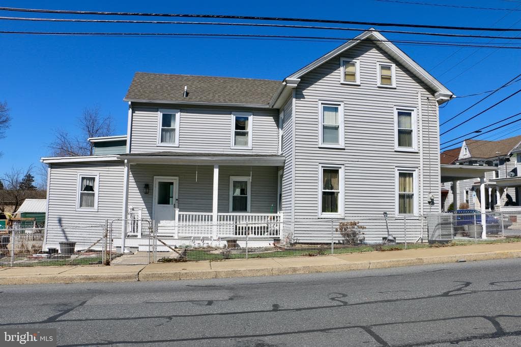 87 E Franklin Street photo 1