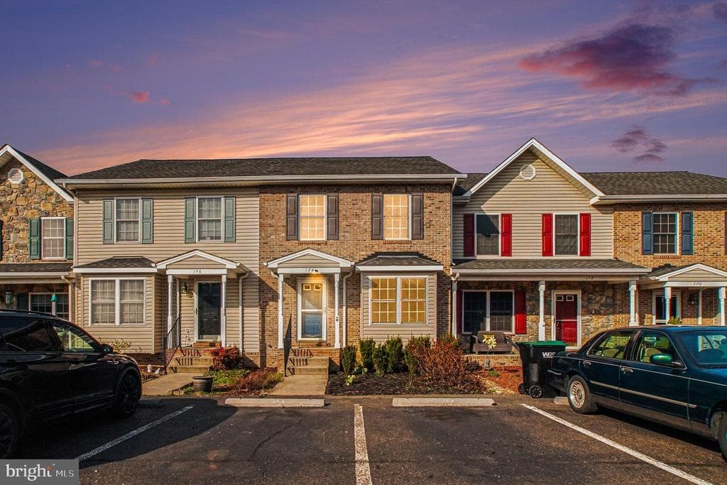 174 Founders Way photo 1