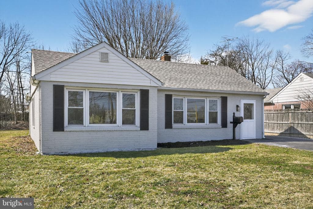 727 W County Line Road photo 1