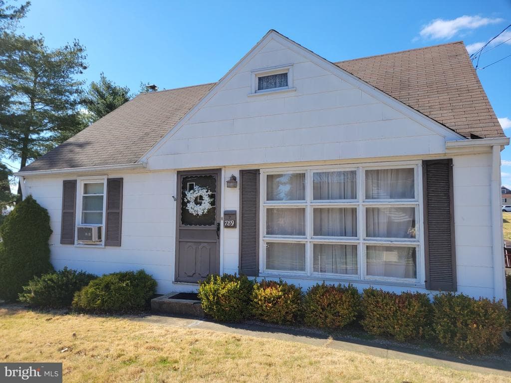 789 Logan Street photo 1