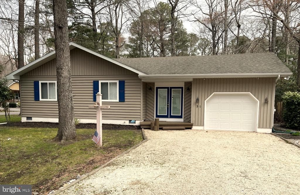51 Newport Drive photo 1