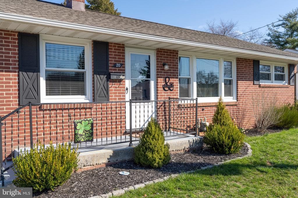 20 Lincoln Drive photo 1