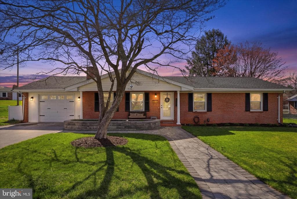 713 Campbell Circle photo 1