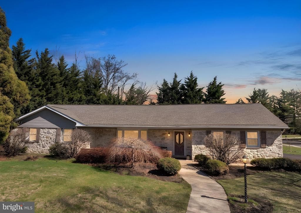 343 Andrew Road photo 1