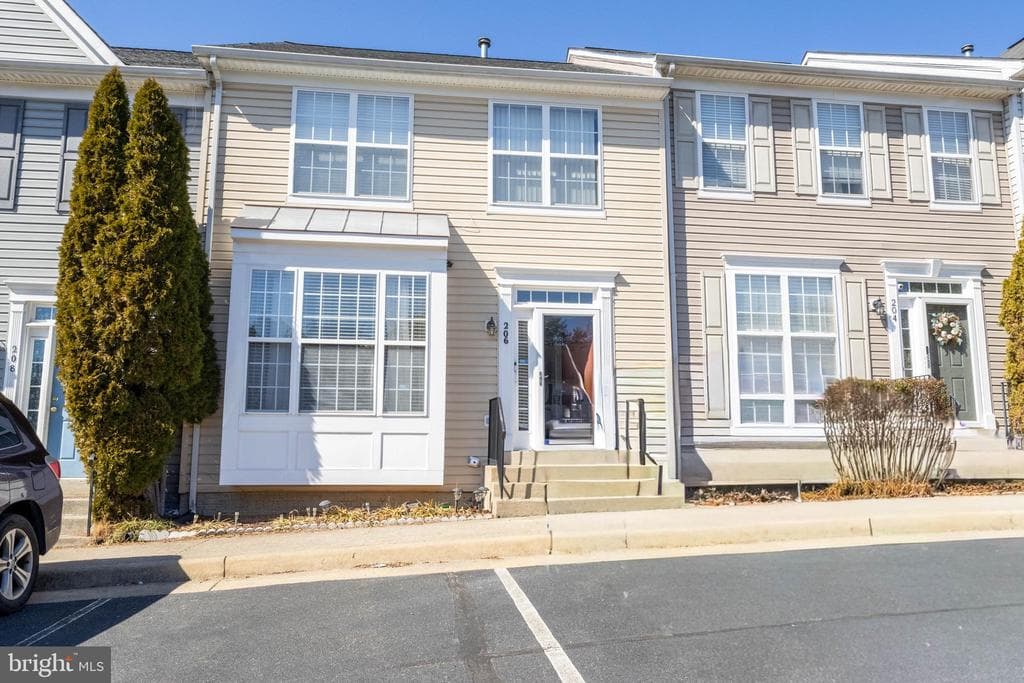 206 Hillside Court photo 1