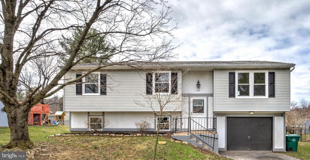 532 Kingston Road photo 1