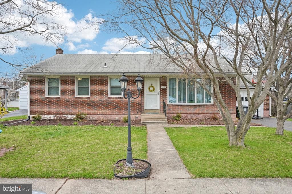 1511 Cherry Lane photo 1