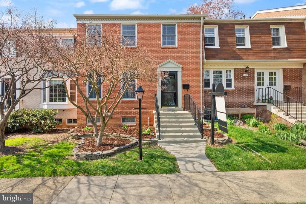 1838 Golf View Court photo 1