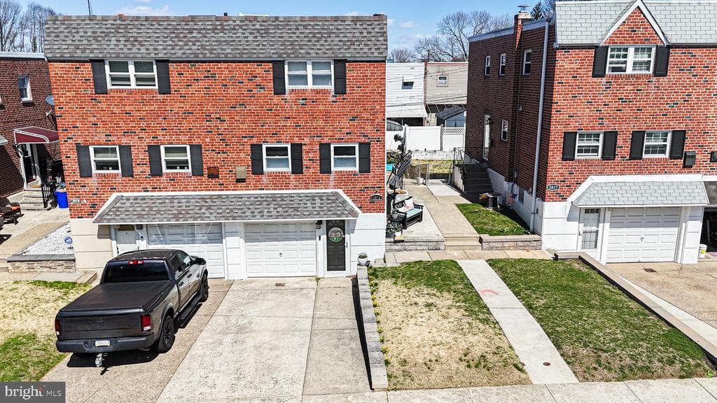 3815 Charteris Road photo 1