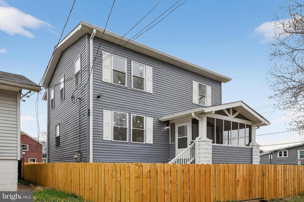 2932 Yost Place NE photo 1