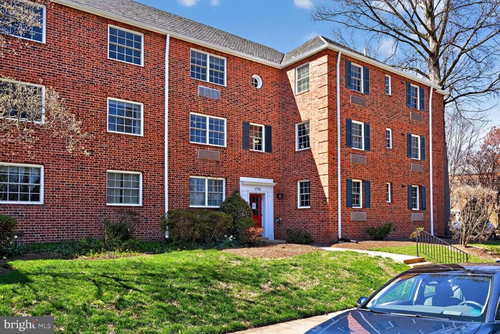 1718 W Abingdon Drive #201 photo 1