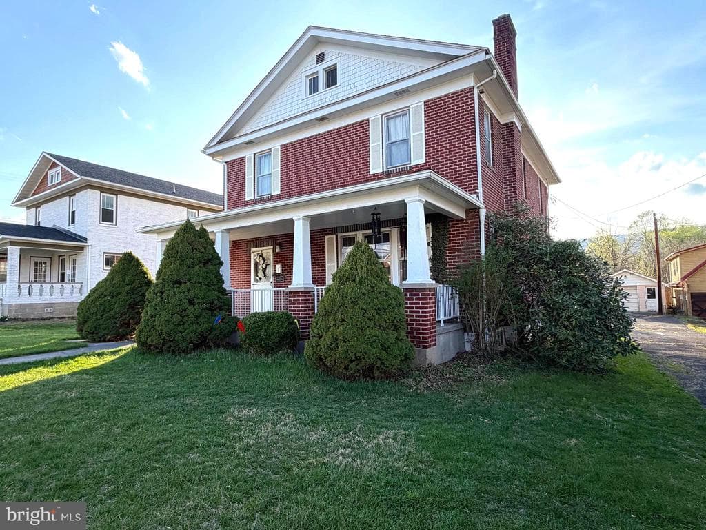 327 N High Street photo 1