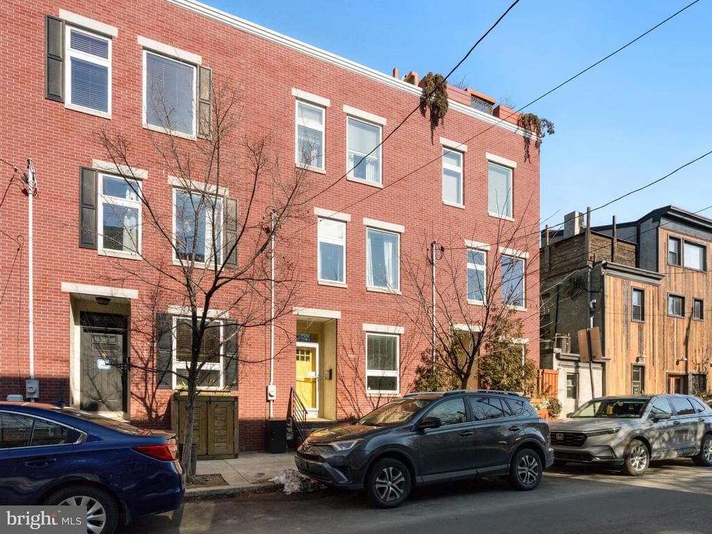 2027 E York Street photo 1