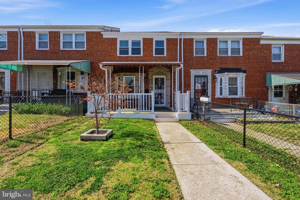 606 Middlesex Road photo 1