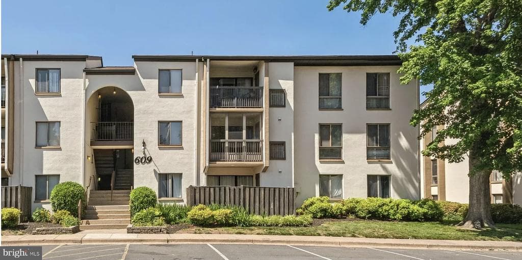 609 Center Street #203 photo 1