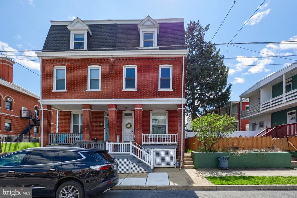 404 E Clay Street photo 1
