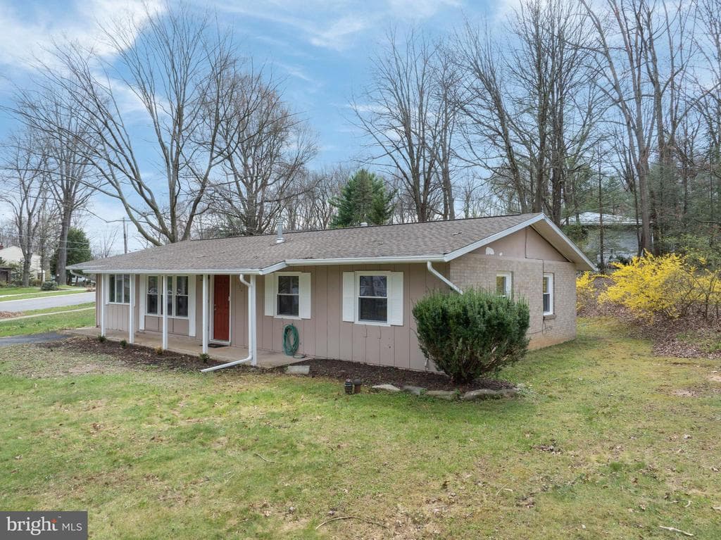 1952 Highland Drive photo 1