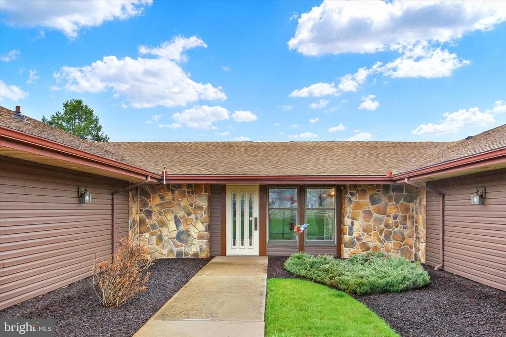 1864 Azalea Drive photo 1