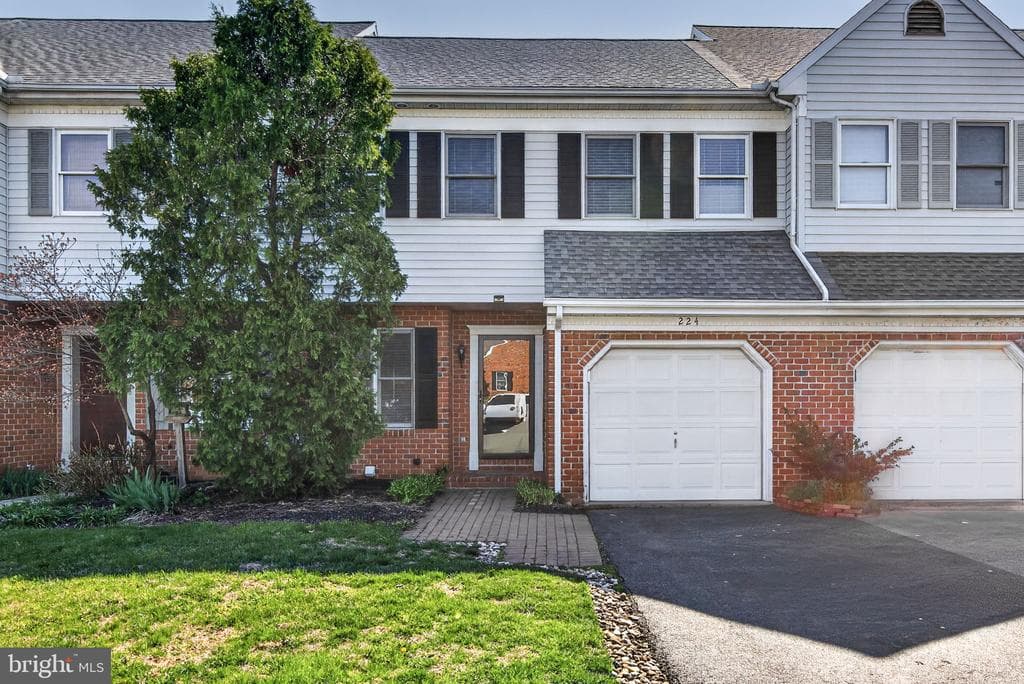 224 Providence Place photo 1