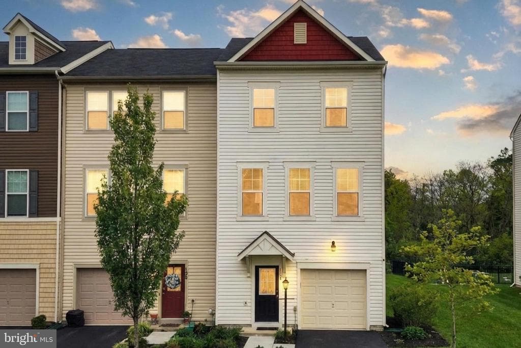 124 Splendor Garden Way photo 1