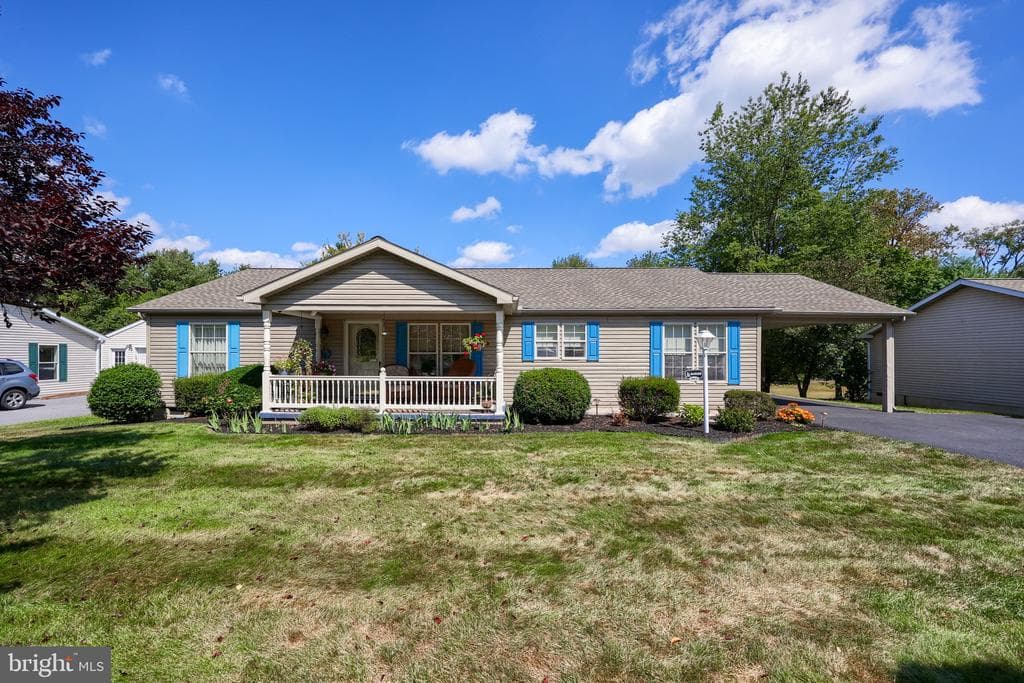 1062 Hemlock Circle photo 1