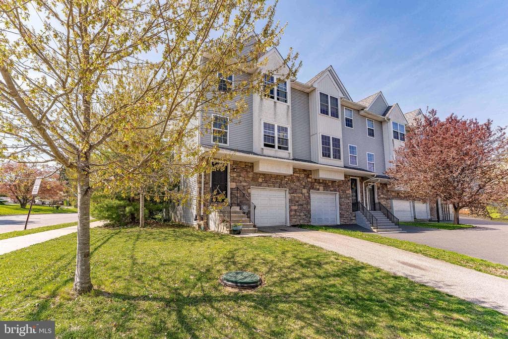 752 Cedar Lane photo 1
