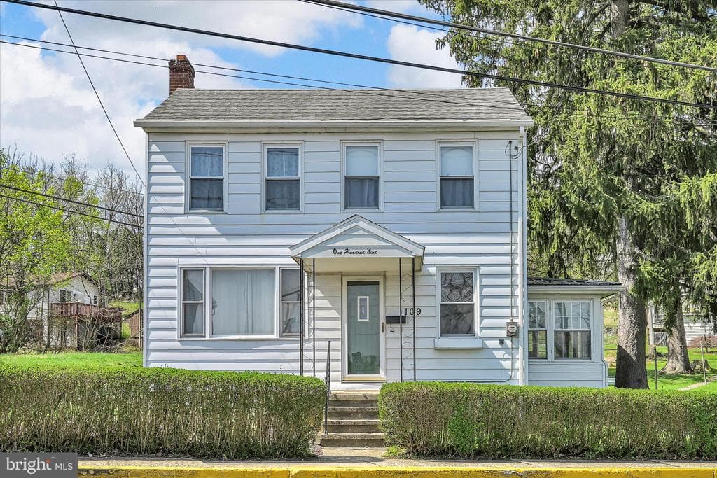 109 Front Street photo 1