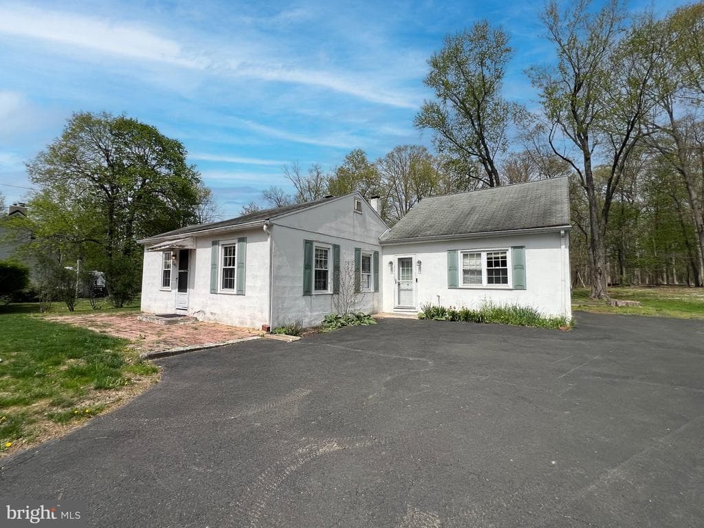 1545 Almshouse Road photo 1