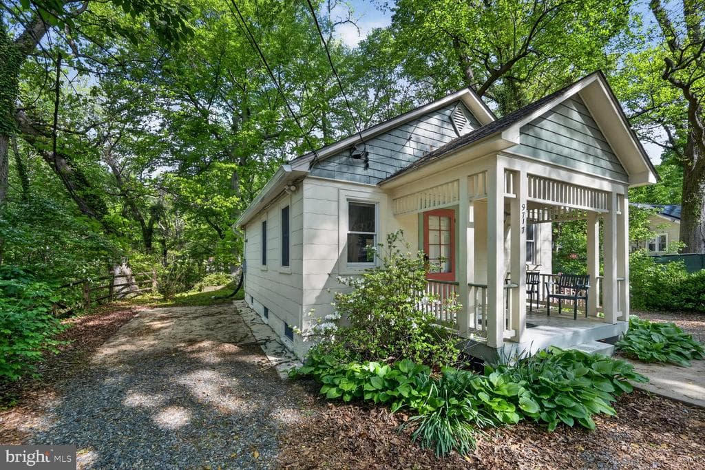 9717 Capitol View Avenue photo 1
