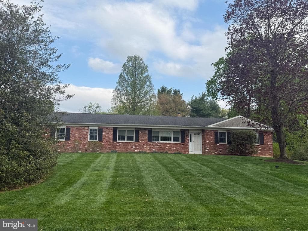 98 Valley Drive photo 1