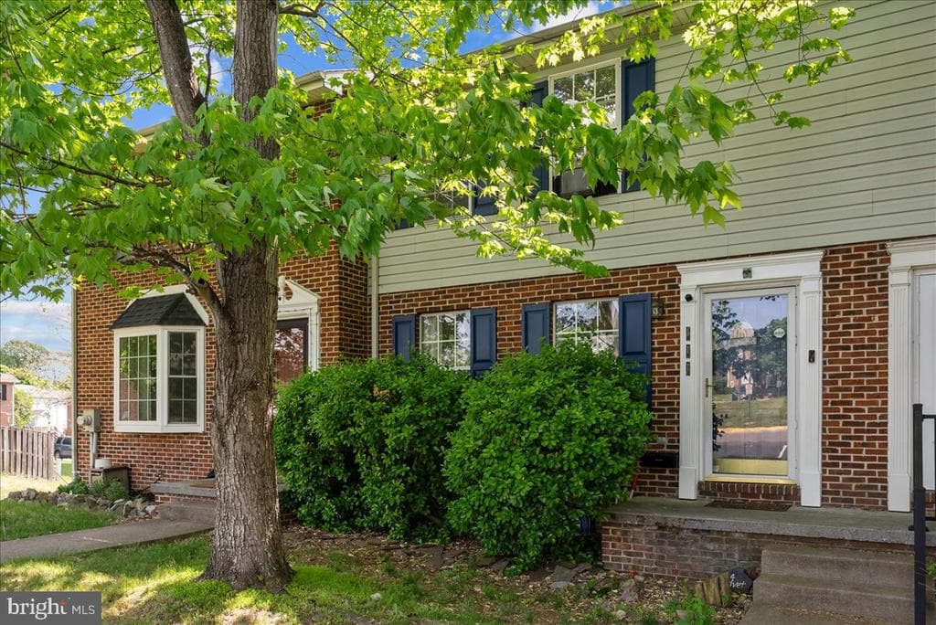 111 Willowbrook Court photo 1