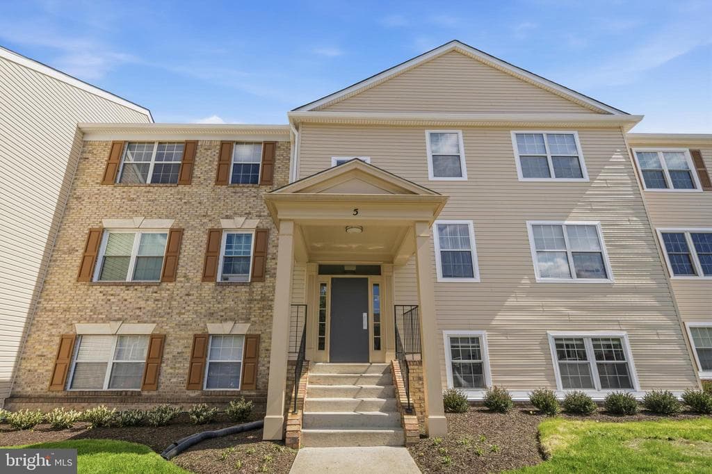 5 Normandy Square Court #1-B photo 1