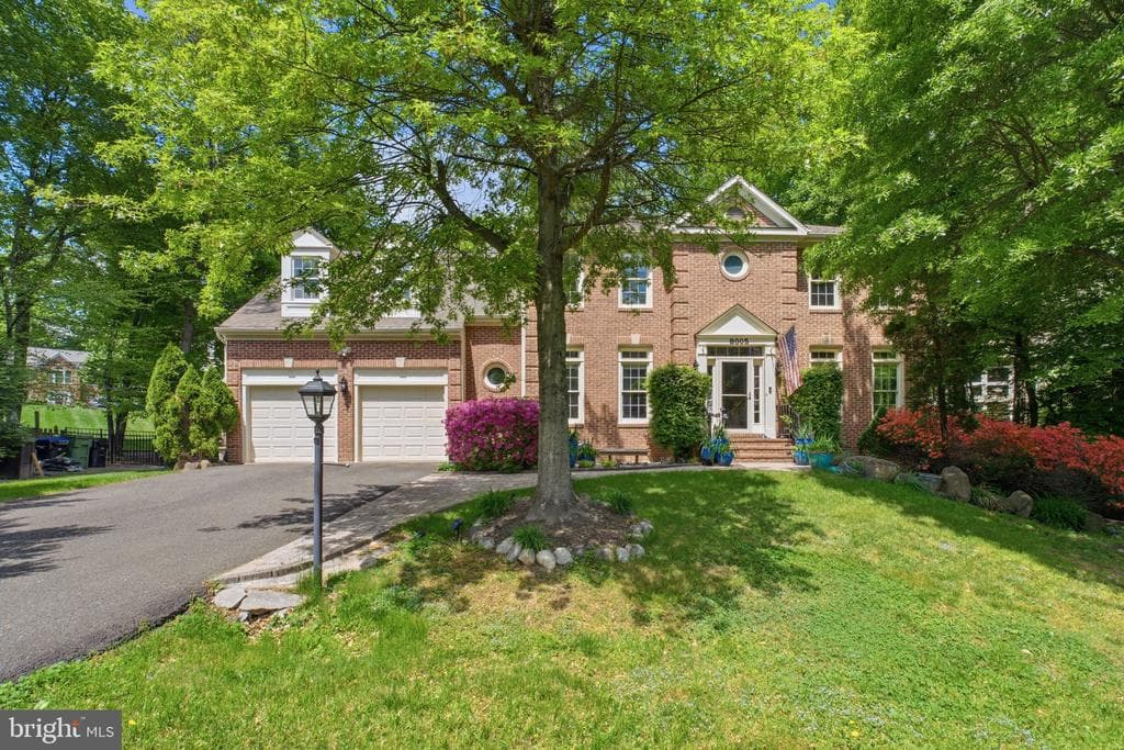 8005 Hedgewood Court photo 1