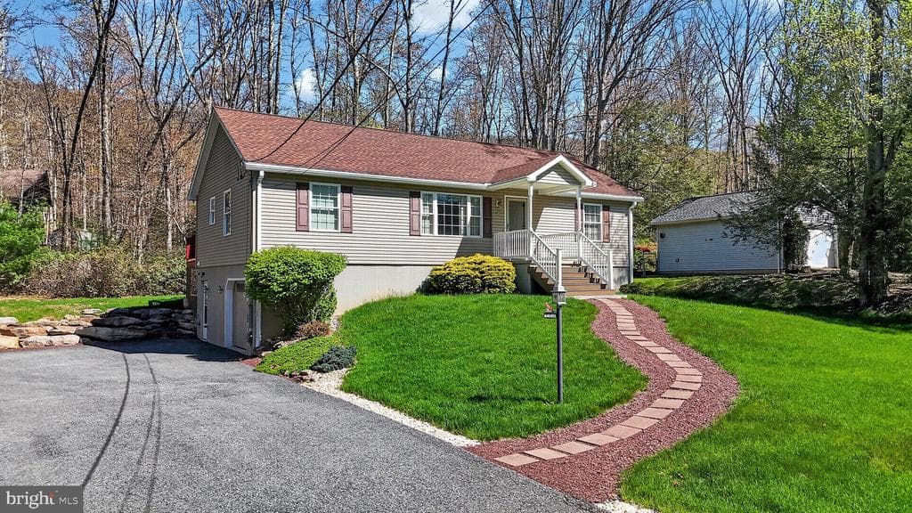 23 Blue Berry Lane photo 1