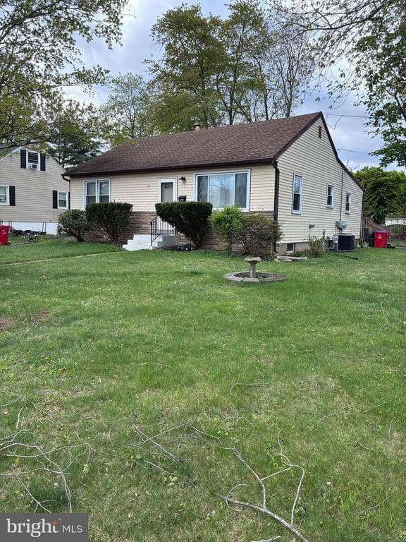 400 Maple Street photo 1
