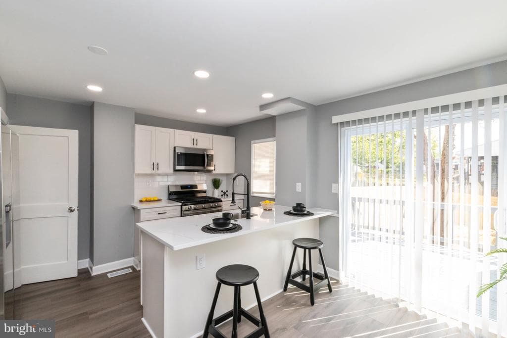 207 Riverview #207 photo 1